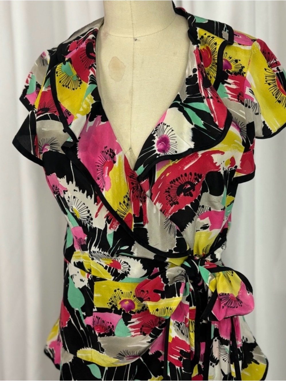 Nanette Lepore Black Silk Floral Ruffle Wrap Women’s Top Medium